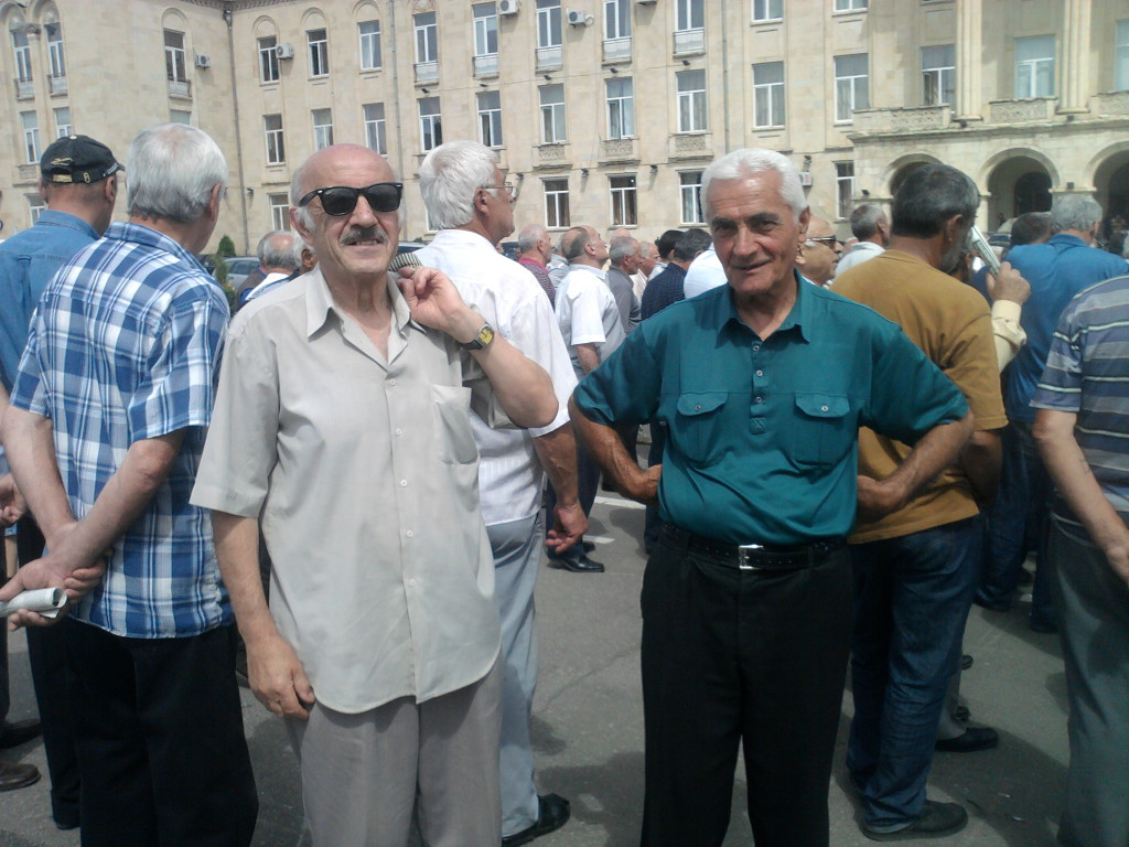 Участники митинга Нодар Сабанадзе и Зорбег Нацвлишвили
